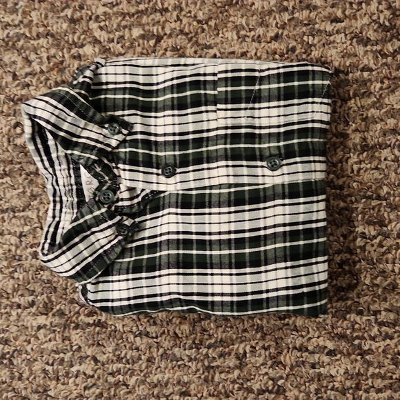 George Boy's Long Sleeved Shirt Size 4T Color Hunter Green/White/Black Plaid - Picture 5 of 5